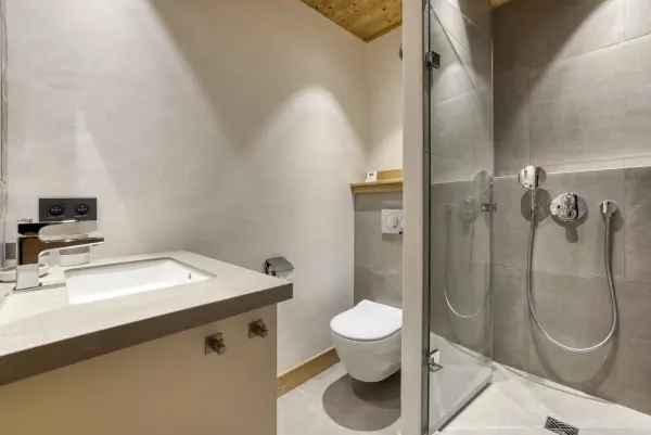 Ensuite bedroom floor 1